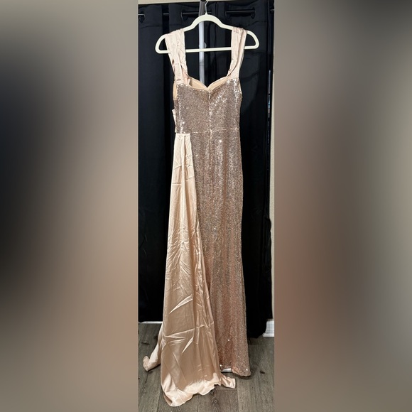 Sequin Gown with Draped Fabric Faeresty - Picture 3 of 3